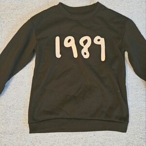 Taylor Swift 1989 sweatshirt